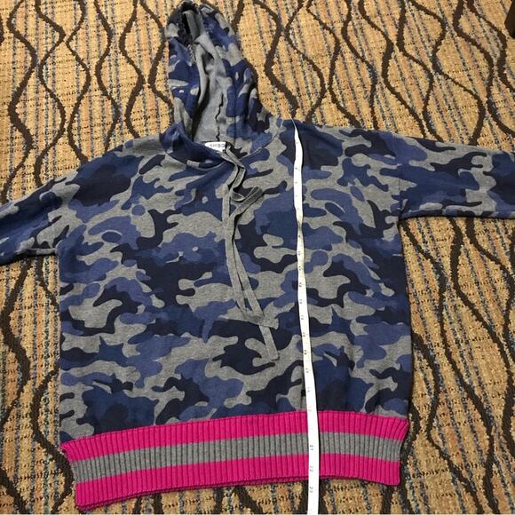 Jamison blue camouflage pullover with hot pink stripe size medium - Picture 3 of 6